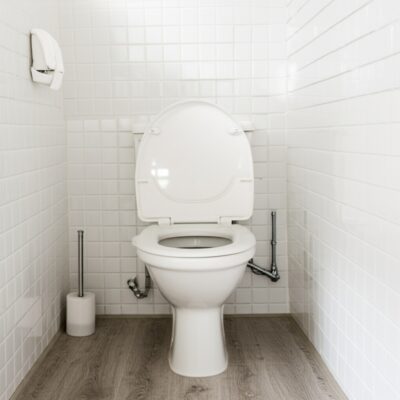 9 Cách Chữa Tắc Cống Nhà Vệ Sinh Hiệu Quả Tức Thì Tại Nhà (Kèm Cảnh Báo Chuyên Gia)